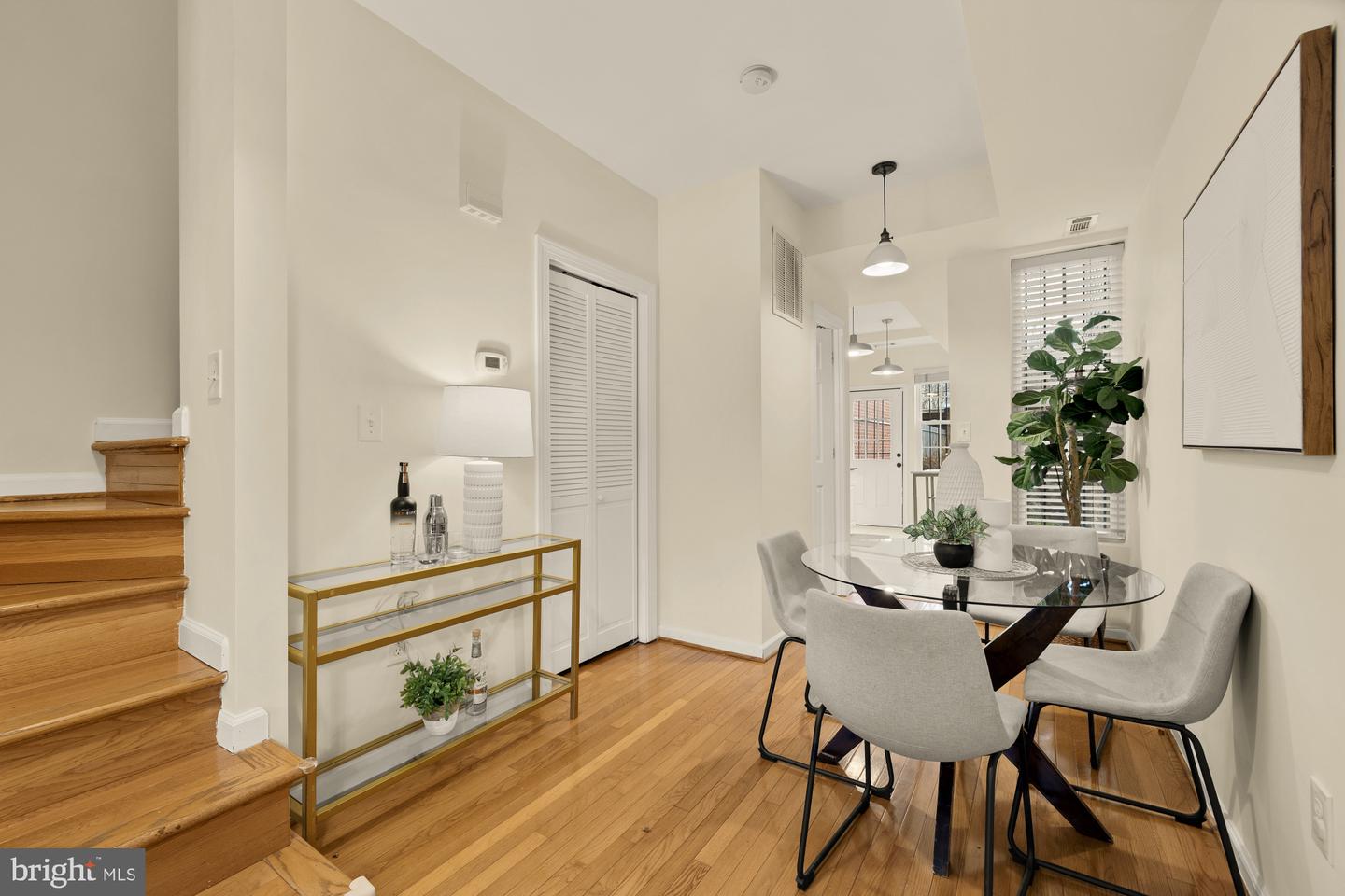 909 8TH ST NE, WASHINGTON, District Of Columbia 20002, 2 Bedrooms Bedrooms, ,1 BathroomBathrooms,Residential,For sale,909 8TH ST NE,DCDC2249194 MLS # DCDC2249194