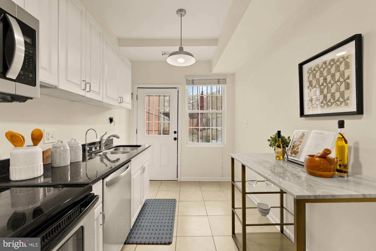 909 8TH ST NE, WASHINGTON, District Of Columbia 20002, 2 Bedrooms Bedrooms, ,1 BathroomBathrooms,Residential,For sale,909 8TH ST NE,DCDC2249194 MLS # DCDC2249194