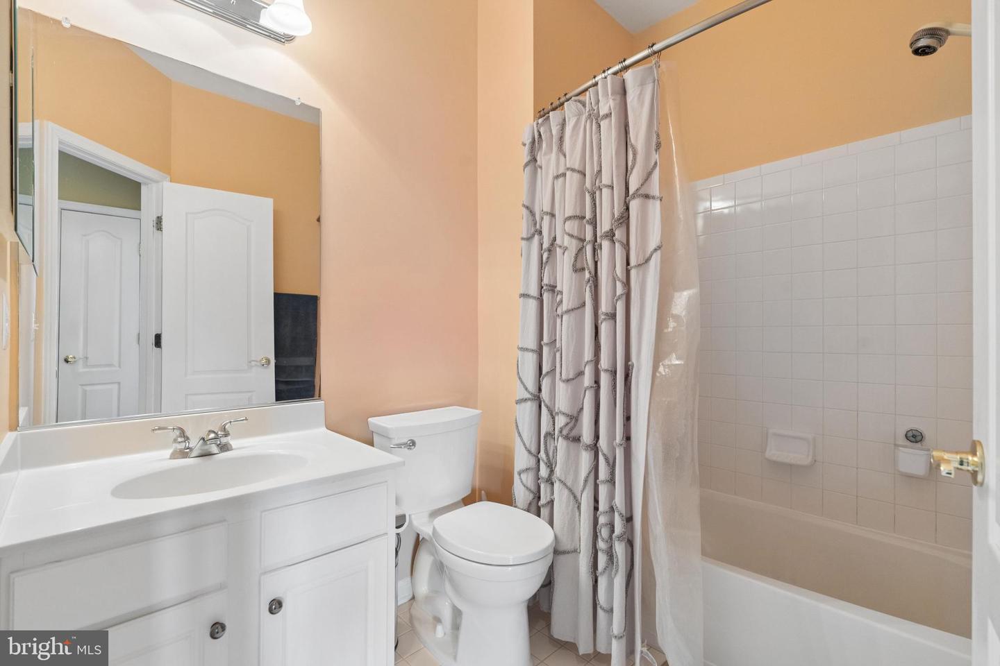 12638 HERON RIDGE DR, FAIRFAX, Virginia 22030, 3 Bedrooms Bedrooms, ,3 BathroomsBathrooms,Residential,For sale,12638 HERON RIDGE DR,VAFX2294392 MLS # VAFX2294392