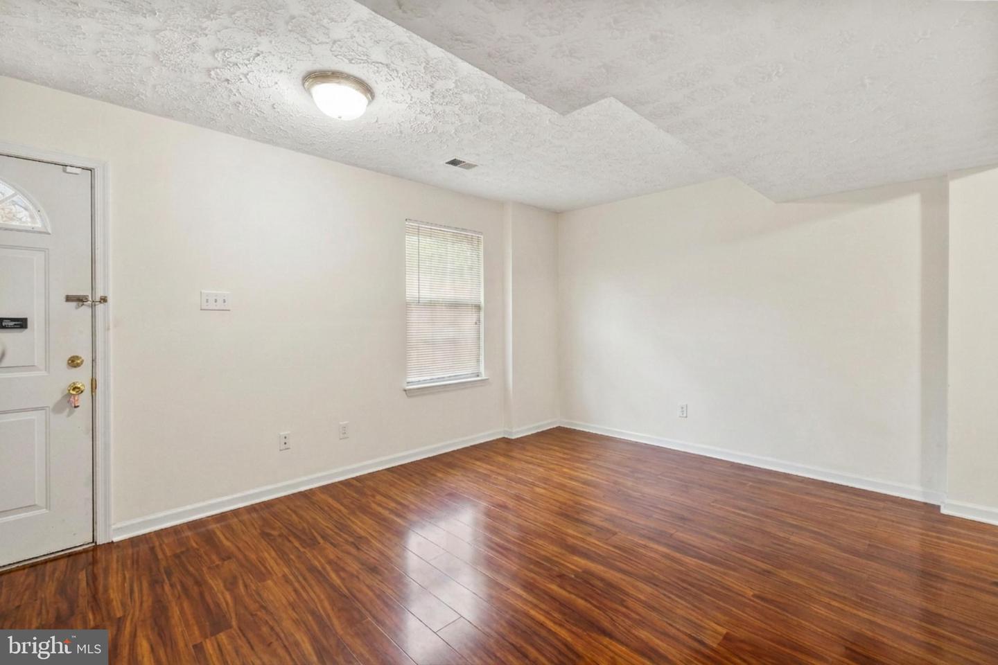 7858 SNEAD LN, FALLS CHURCH, Virginia 22043, 3 Bedrooms Bedrooms, ,2 BathroomsBathrooms,Residential,For sale,7858 SNEAD LN,VAFX2294412 MLS # VAFX2294412 7858 SNEAD LN, FALLS CHURCH, Virginia 22043, 3 Bedrooms Bedrooms, ,2 BathroomsBathrooms,Residential,For sale,7858 SNEAD LN,VAFX2294412 MLS # VAFX2294412