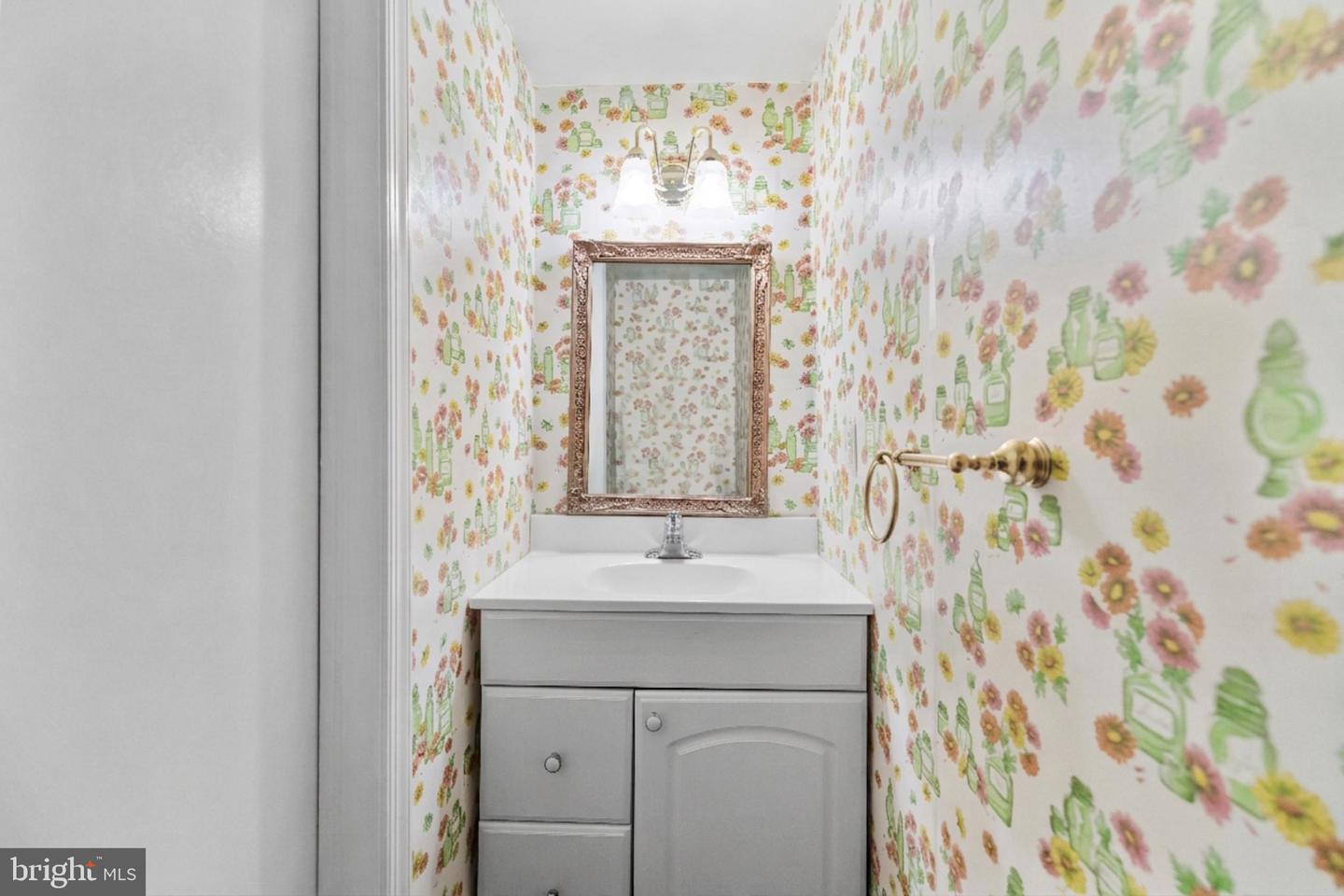 7858 SNEAD LN, FALLS CHURCH, Virginia 22043, 3 Bedrooms Bedrooms, ,2 BathroomsBathrooms,Residential,For sale,7858 SNEAD LN,VAFX2294412 MLS # VAFX2294412 7858 SNEAD LN, FALLS CHURCH, Virginia 22043, 3 Bedrooms Bedrooms, ,2 BathroomsBathrooms,Residential,For sale,7858 SNEAD LN,VAFX2294412 MLS # VAFX2294412