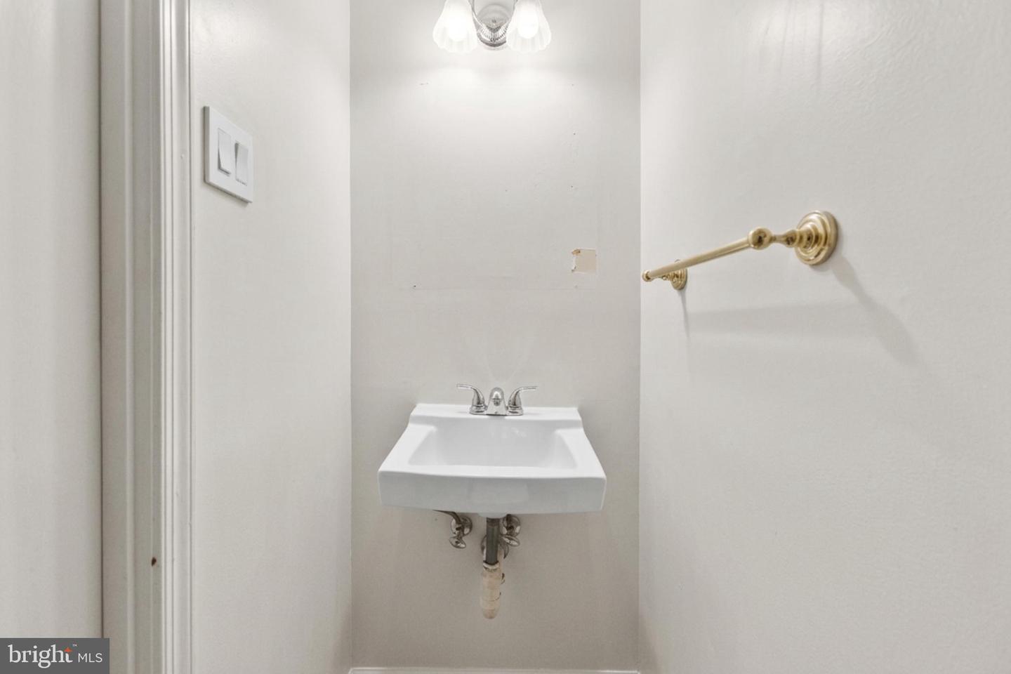 7858 SNEAD LN, FALLS CHURCH, Virginia 22043, 3 Bedrooms Bedrooms, ,2 BathroomsBathrooms,Residential,For sale,7858 SNEAD LN,VAFX2294412 MLS # VAFX2294412 7858 SNEAD LN, FALLS CHURCH, Virginia 22043, 3 Bedrooms Bedrooms, ,2 BathroomsBathrooms,Residential,For sale,7858 SNEAD LN,VAFX2294412 MLS # VAFX2294412