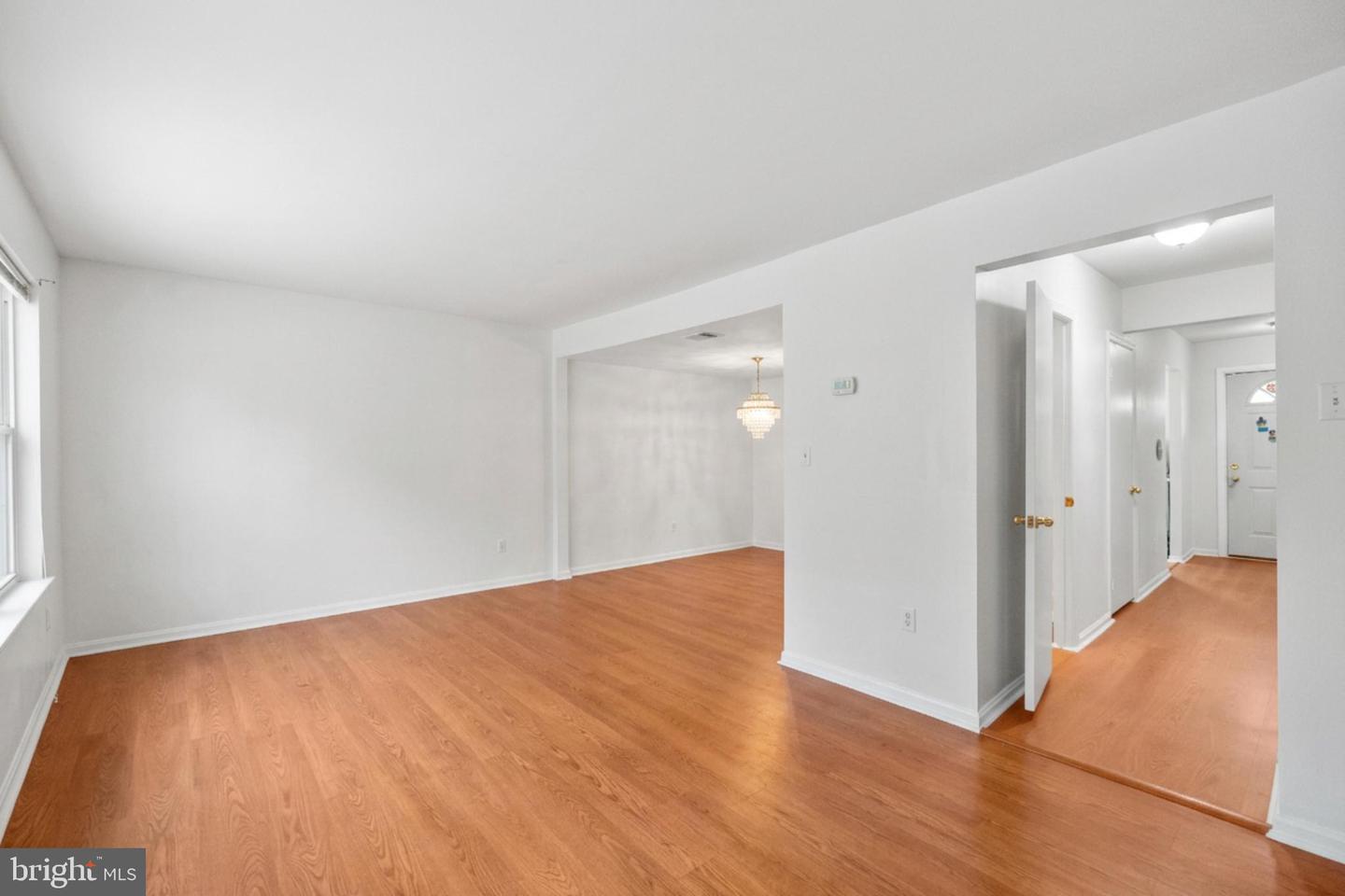 7858 SNEAD LN, FALLS CHURCH, Virginia 22043, 3 Bedrooms Bedrooms, ,2 BathroomsBathrooms,Residential,For sale,7858 SNEAD LN,VAFX2294412 MLS # VAFX2294412 7858 SNEAD LN, FALLS CHURCH, Virginia 22043, 3 Bedrooms Bedrooms, ,2 BathroomsBathrooms,Residential,For sale,7858 SNEAD LN,VAFX2294412 MLS # VAFX2294412