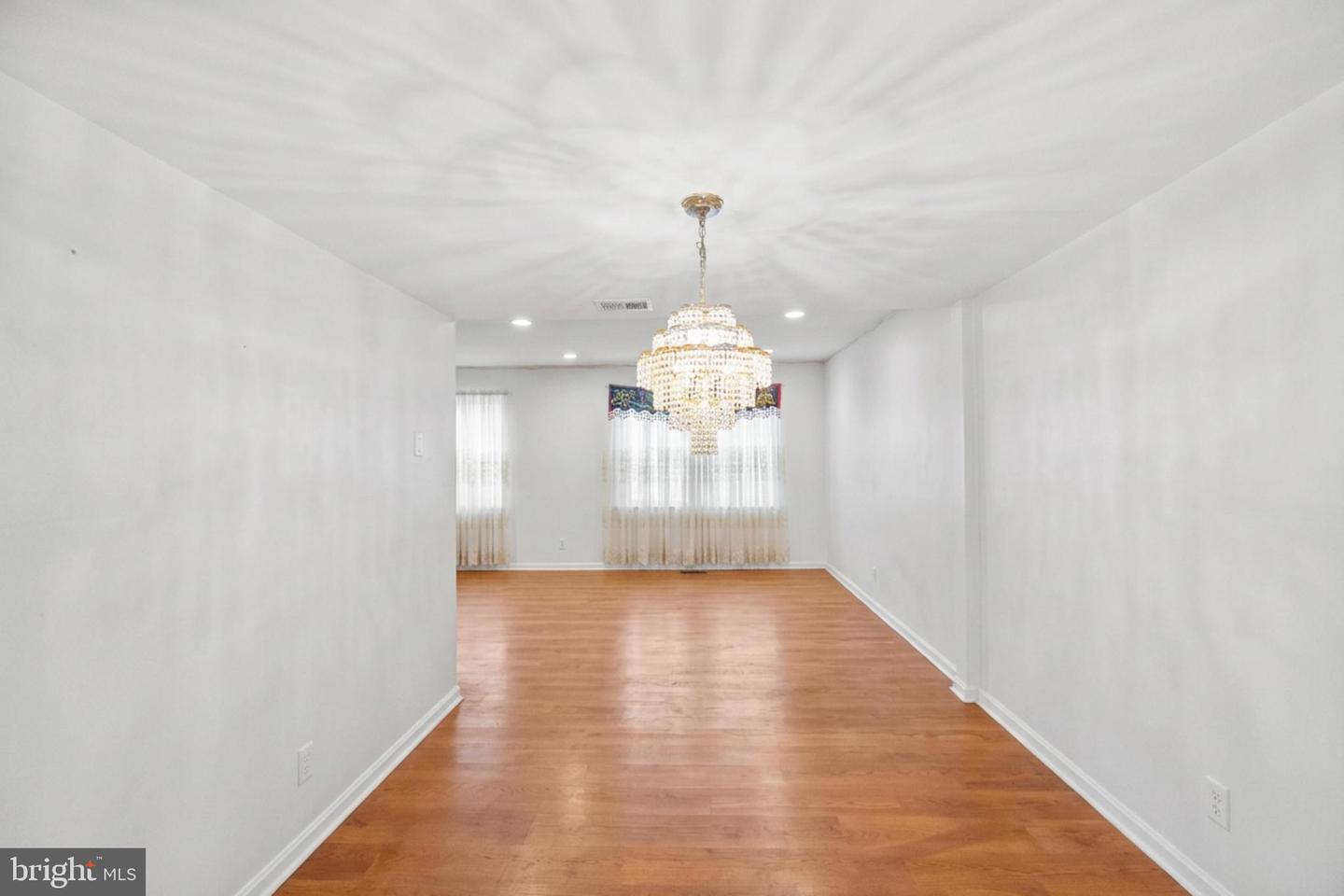 7858 SNEAD LN, FALLS CHURCH, Virginia 22043, 3 Bedrooms Bedrooms, ,2 BathroomsBathrooms,Residential,For sale,7858 SNEAD LN,VAFX2294412 MLS # VAFX2294412 7858 SNEAD LN, FALLS CHURCH, Virginia 22043, 3 Bedrooms Bedrooms, ,2 BathroomsBathrooms,Residential,For sale,7858 SNEAD LN,VAFX2294412 MLS # VAFX2294412