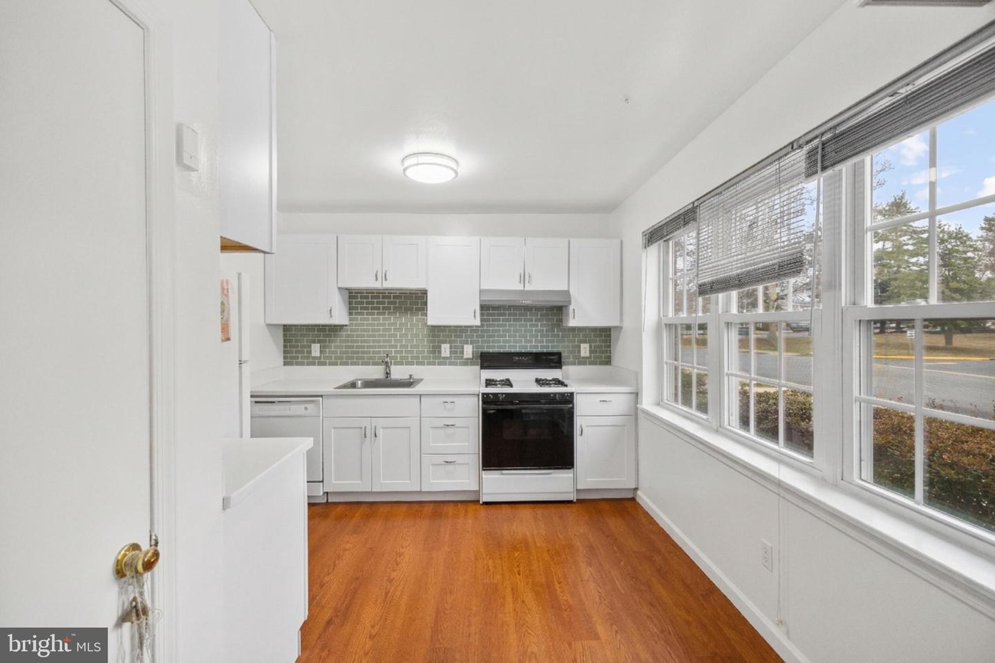 7858 SNEAD LN, FALLS CHURCH, Virginia 22043, 3 Bedrooms Bedrooms, ,2 BathroomsBathrooms,Residential,For sale,7858 SNEAD LN,VAFX2294412 MLS # VAFX2294412 7858 SNEAD LN, FALLS CHURCH, Virginia 22043, 3 Bedrooms Bedrooms, ,2 BathroomsBathrooms,Residential,For sale,7858 SNEAD LN,VAFX2294412 MLS # VAFX2294412