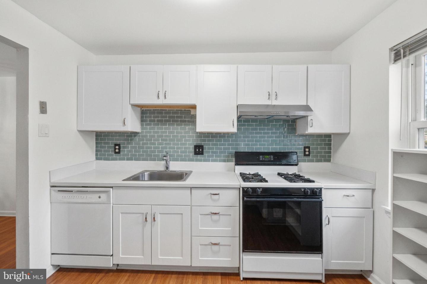 7858 SNEAD LN, FALLS CHURCH, Virginia 22043, 3 Bedrooms Bedrooms, ,2 BathroomsBathrooms,Residential,For sale,7858 SNEAD LN,VAFX2294412 MLS # VAFX2294412 7858 SNEAD LN, FALLS CHURCH, Virginia 22043, 3 Bedrooms Bedrooms, ,2 BathroomsBathrooms,Residential,For sale,7858 SNEAD LN,VAFX2294412 MLS # VAFX2294412