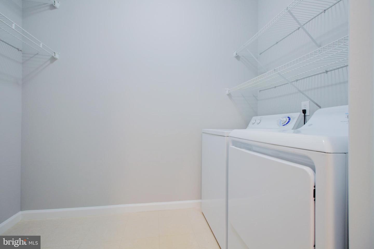 12140 GARDEN GROVE CIR #301, FAIRFAX, Virginia 22030, 2 Bedrooms Bedrooms, ,2 BathroomsBathrooms,Residential,For sale,12140 GARDEN GROVE CIR #301,VAFX2294414 MLS # VAFX2294414