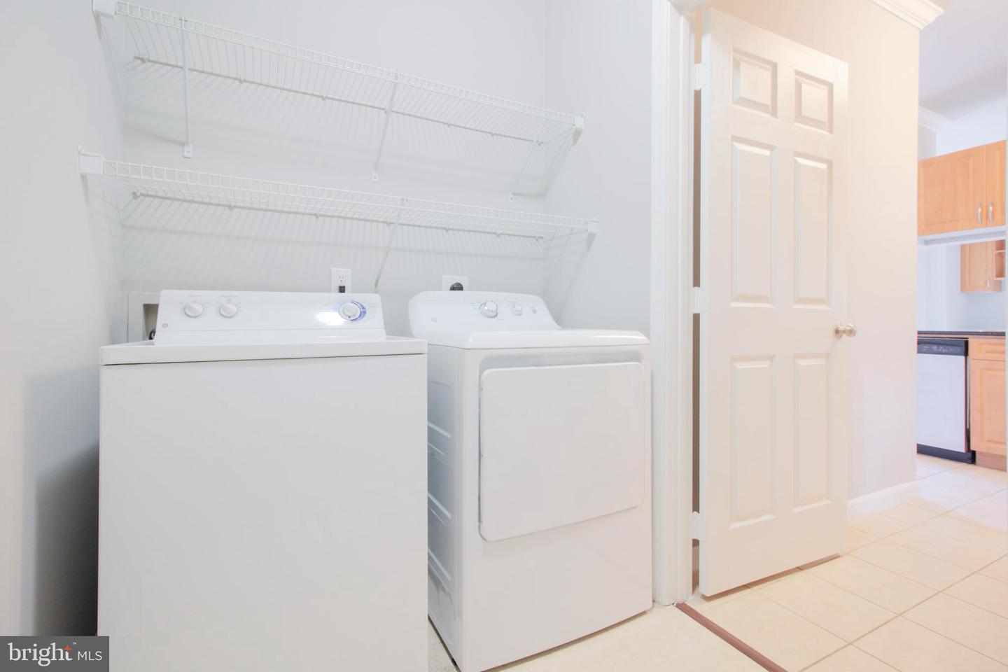 12140 GARDEN GROVE CIR #301, FAIRFAX, Virginia 22030, 2 Bedrooms Bedrooms, ,2 BathroomsBathrooms,Residential,For sale,12140 GARDEN GROVE CIR #301,VAFX2294414 MLS # VAFX2294414