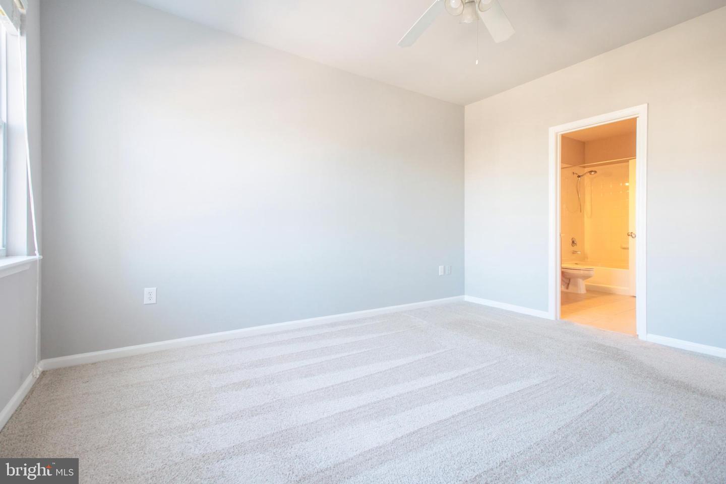 12140 GARDEN GROVE CIR #301, FAIRFAX, Virginia 22030, 2 Bedrooms Bedrooms, ,2 BathroomsBathrooms,Residential,For sale,12140 GARDEN GROVE CIR #301,VAFX2294414 MLS # VAFX2294414