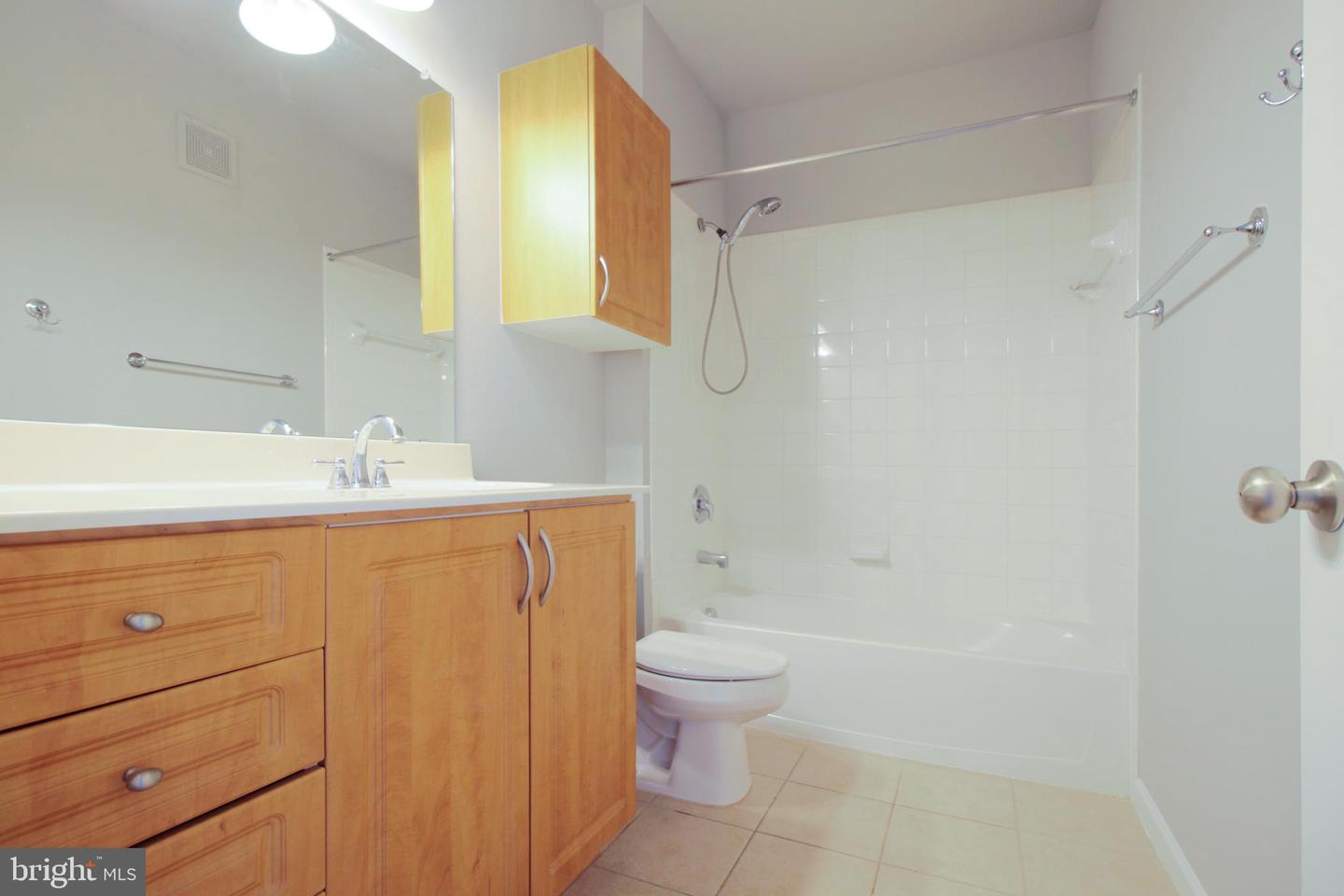 12140 GARDEN GROVE CIR #301, FAIRFAX, Virginia 22030, 2 Bedrooms Bedrooms, ,2 BathroomsBathrooms,Residential,For sale,12140 GARDEN GROVE CIR #301,VAFX2294414 MLS # VAFX2294414