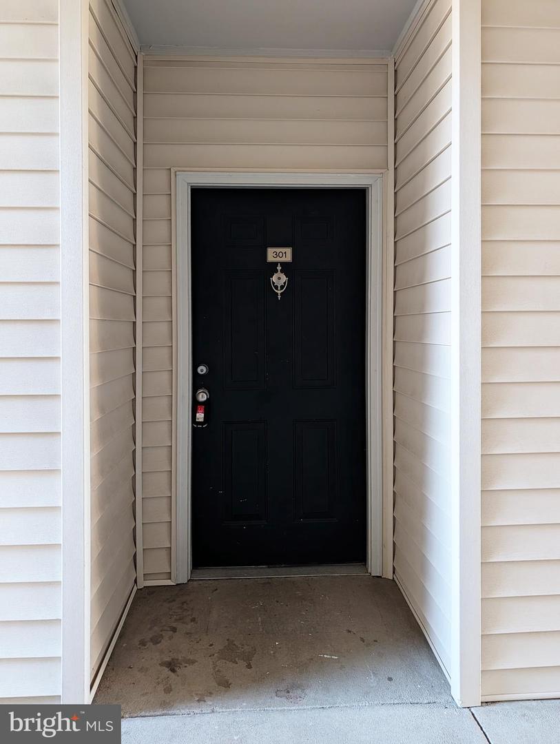 12140 GARDEN GROVE CIR #301, FAIRFAX, Virginia 22030, 2 Bedrooms Bedrooms, ,2 BathroomsBathrooms,Residential,For sale,12140 GARDEN GROVE CIR #301,VAFX2294414 MLS # VAFX2294414