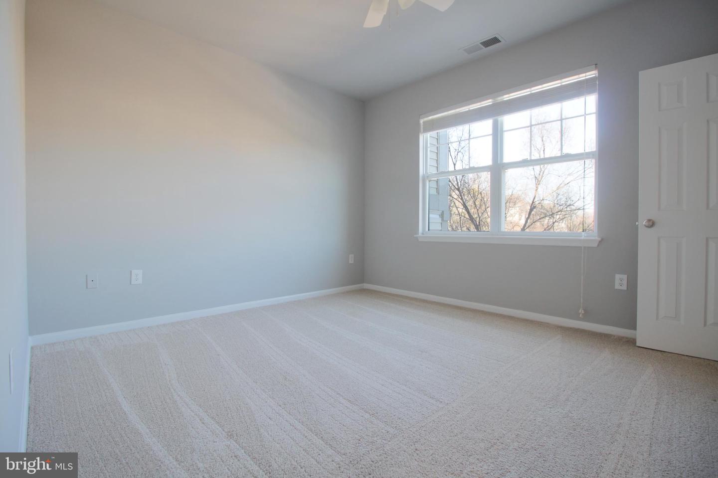 12140 GARDEN GROVE CIR #301, FAIRFAX, Virginia 22030, 2 Bedrooms Bedrooms, ,2 BathroomsBathrooms,Residential,For sale,12140 GARDEN GROVE CIR #301,VAFX2294414 MLS # VAFX2294414