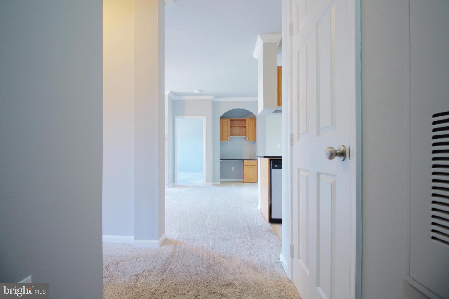 12140 GARDEN GROVE CIR #301, FAIRFAX, Virginia 22030, 2 Bedrooms Bedrooms, ,2 BathroomsBathrooms,Residential,For sale,12140 GARDEN GROVE CIR #301,VAFX2294414 MLS # VAFX2294414