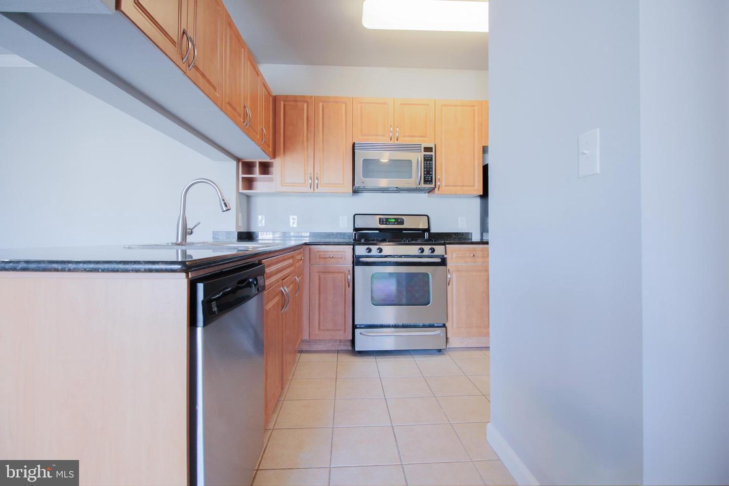 12140 GARDEN GROVE CIR #301, FAIRFAX, Virginia 22030, 2 Bedrooms Bedrooms, ,2 BathroomsBathrooms,Residential,For sale,12140 GARDEN GROVE CIR #301,VAFX2294414 MLS # VAFX2294414