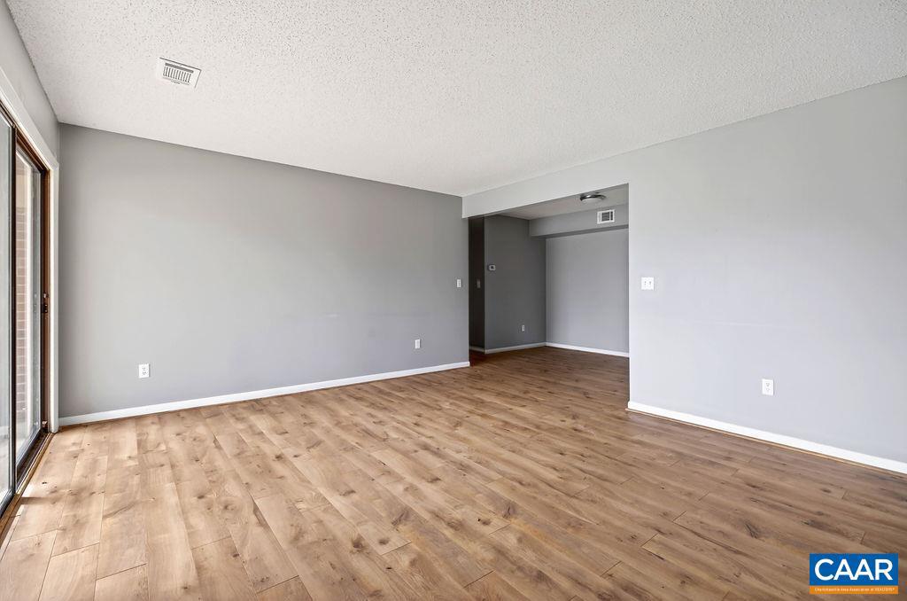 143 GREEN TURTLE LN #3, CHARLOTTESVILLE, Virginia 22901, 1 Bedroom Bedrooms, ,1 BathroomBathrooms,Residential,For sale,143 GREEN TURTLE LN #3,674047 MLS # 674047