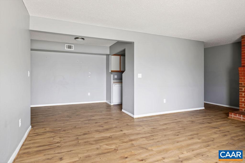 143 GREEN TURTLE LN #3, CHARLOTTESVILLE, Virginia 22901, 1 Bedroom Bedrooms, ,1 BathroomBathrooms,Residential,For sale,143 GREEN TURTLE LN #3,674047 MLS # 674047