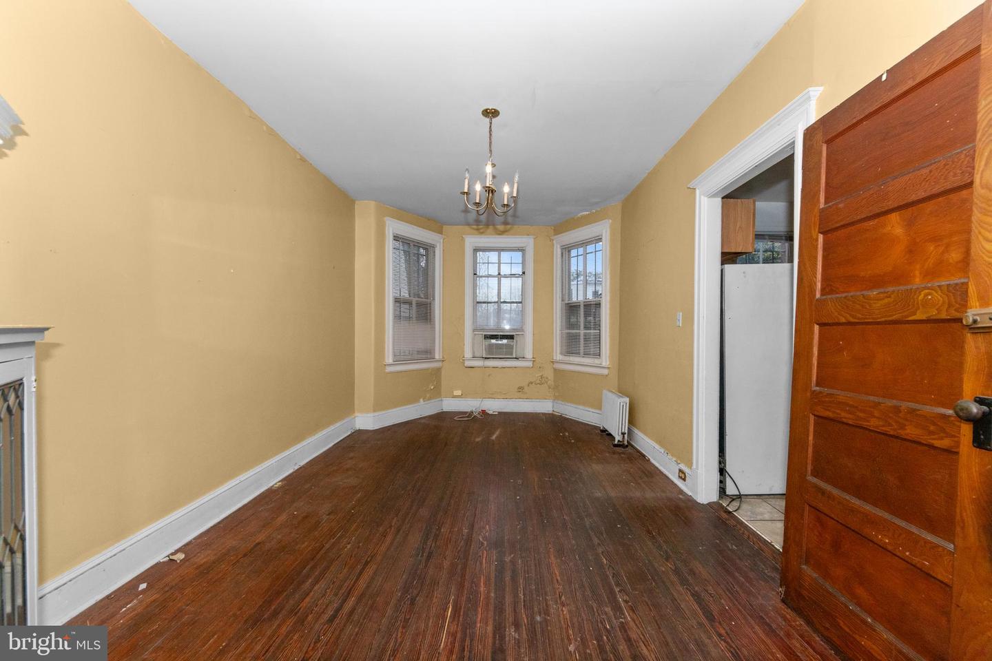 1014 INDEPENDENCE AVE SE, WASHINGTON, District Of Columbia 20003, 3 Bedrooms Bedrooms, ,2 BathroomsBathrooms,Residential,For sale,1014 INDEPENDENCE AVE SE,DCDC2249334 MLS # DCDC2249334