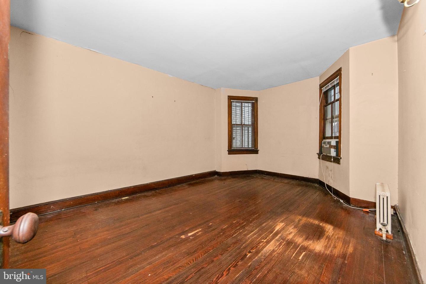 1014 INDEPENDENCE AVE SE, WASHINGTON, District Of Columbia 20003, 3 Bedrooms Bedrooms, ,2 BathroomsBathrooms,Residential,For sale,1014 INDEPENDENCE AVE SE,DCDC2249334 MLS # DCDC2249334