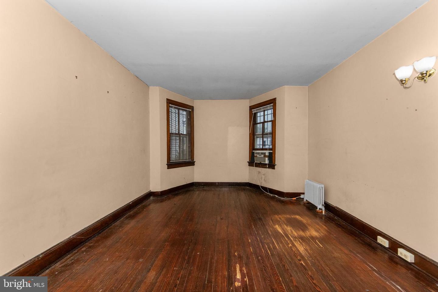 1014 INDEPENDENCE AVE SE, WASHINGTON, District Of Columbia 20003, 3 Bedrooms Bedrooms, ,2 BathroomsBathrooms,Residential,For sale,1014 INDEPENDENCE AVE SE,DCDC2249334 MLS # DCDC2249334