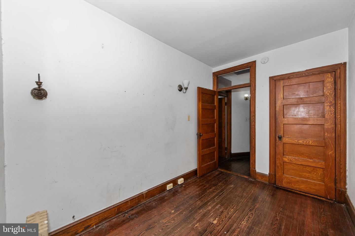 1014 INDEPENDENCE AVE SE, WASHINGTON, District Of Columbia 20003, 3 Bedrooms Bedrooms, ,2 BathroomsBathrooms,Residential,For sale,1014 INDEPENDENCE AVE SE,DCDC2249334 MLS # DCDC2249334