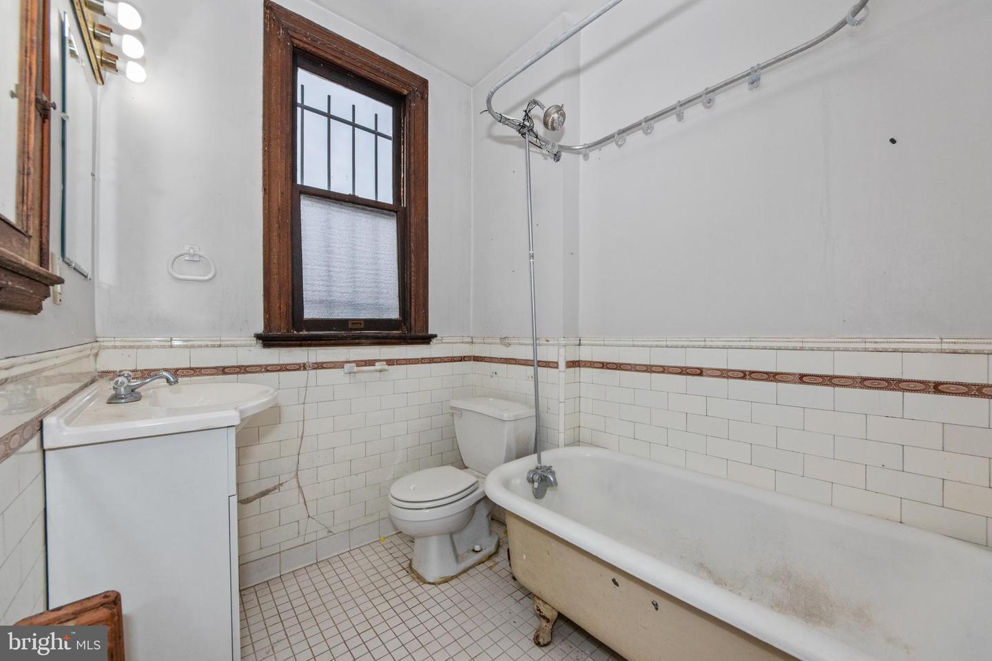 1014 INDEPENDENCE AVE SE, WASHINGTON, District Of Columbia 20003, 3 Bedrooms Bedrooms, ,2 BathroomsBathrooms,Residential,For sale,1014 INDEPENDENCE AVE SE,DCDC2249334 MLS # DCDC2249334