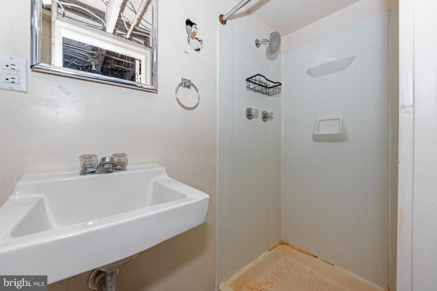 1014 INDEPENDENCE AVE SE, WASHINGTON, District Of Columbia 20003, 3 Bedrooms Bedrooms, ,2 BathroomsBathrooms,Residential,For sale,1014 INDEPENDENCE AVE SE,DCDC2249334 MLS # DCDC2249334