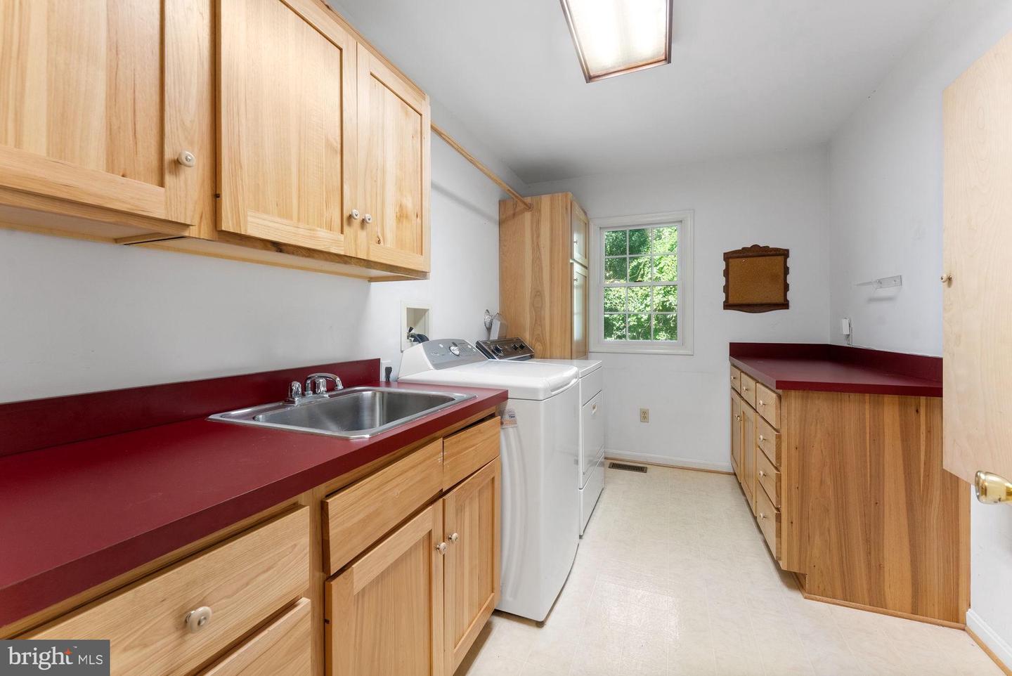 1560 FOREST VILLA LN, MCLEAN, Virginia 22101, 5 Bedrooms Bedrooms, ,3 BathroomsBathrooms,Residential,For sale,1560 FOREST VILLA LN,VAFX2267058 MLS # VAFX2267058