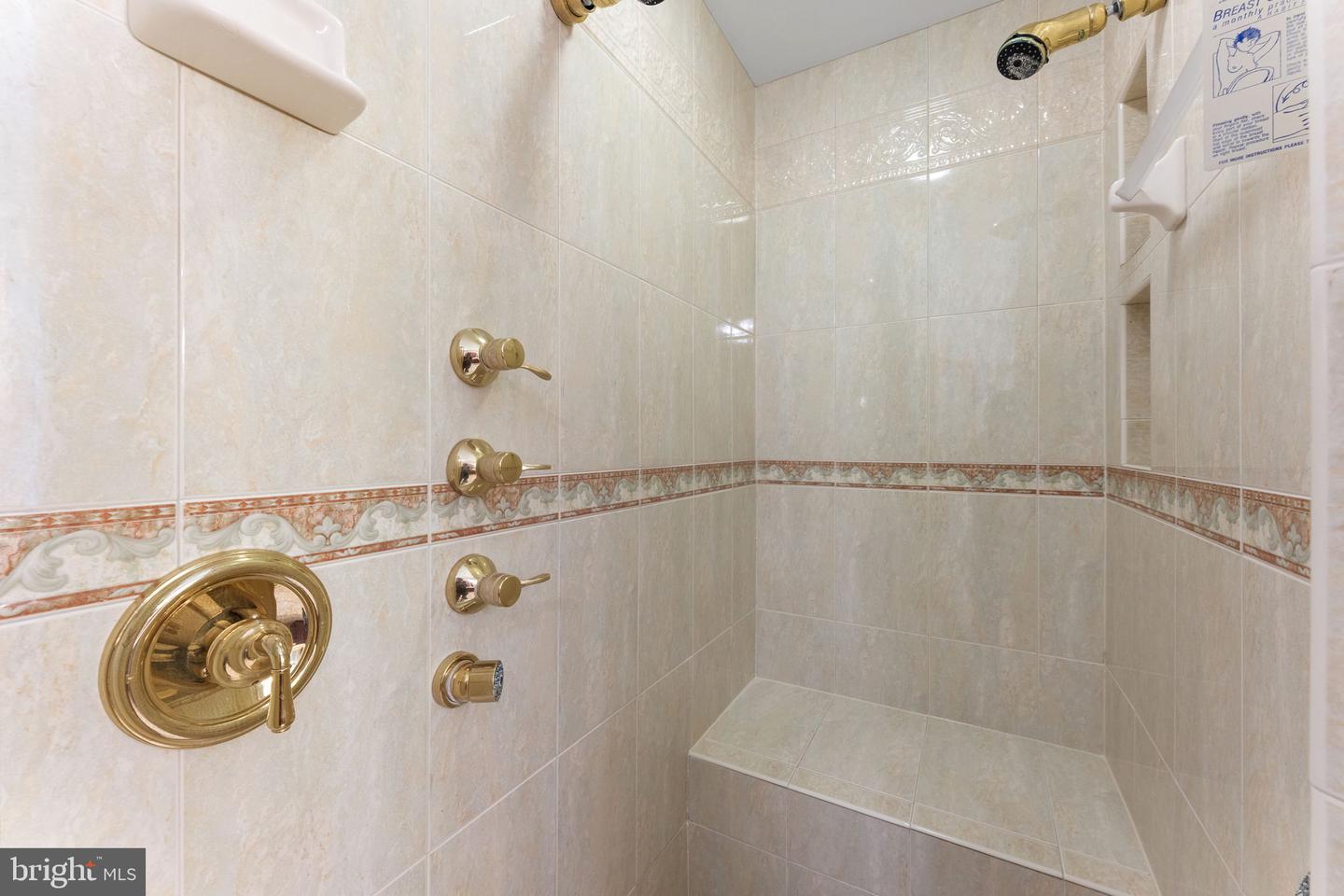 1560 FOREST VILLA LN, MCLEAN, Virginia 22101, 5 Bedrooms Bedrooms, ,3 BathroomsBathrooms,Residential,For sale,1560 FOREST VILLA LN,VAFX2267058 MLS # VAFX2267058