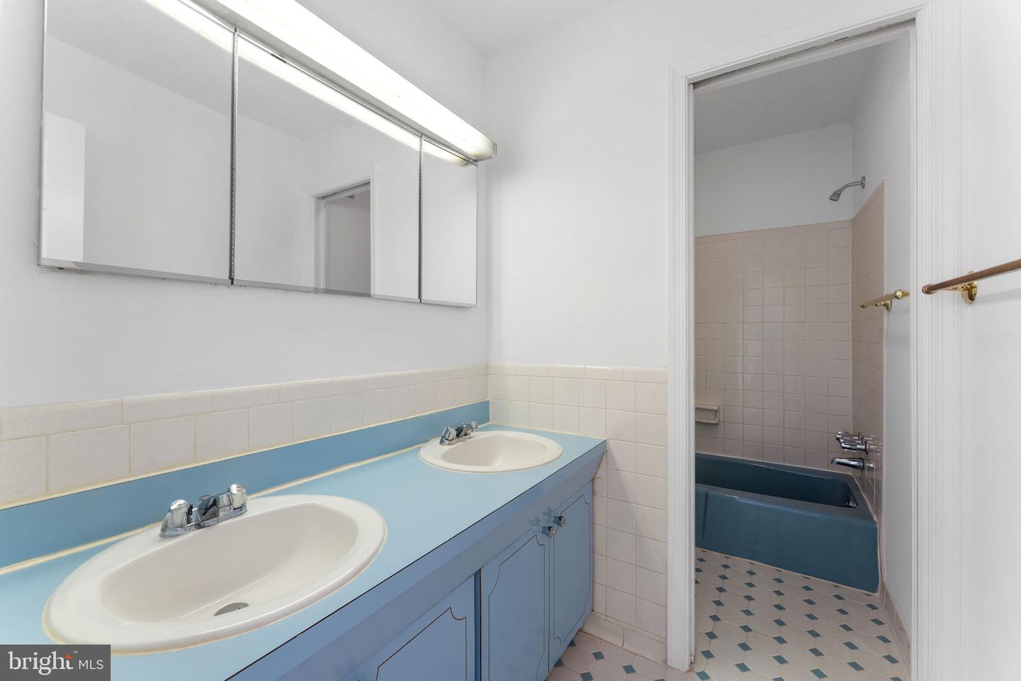 1560 FOREST VILLA LN, MCLEAN, Virginia 22101, 5 Bedrooms Bedrooms, ,3 BathroomsBathrooms,Residential,For sale,1560 FOREST VILLA LN,VAFX2267058 MLS # VAFX2267058