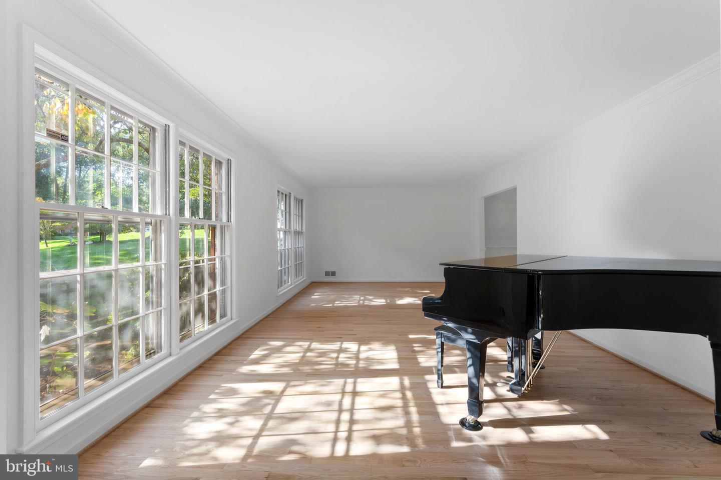 1560 FOREST VILLA LN, MCLEAN, Virginia 22101, 5 Bedrooms Bedrooms, ,3 BathroomsBathrooms,Residential,For sale,1560 FOREST VILLA LN,VAFX2267058 MLS # VAFX2267058