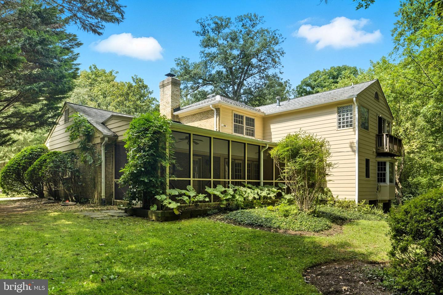 1560 FOREST VILLA LN, MCLEAN, Virginia 22101, 5 Bedrooms Bedrooms, ,3 BathroomsBathrooms,Residential,For sale,1560 FOREST VILLA LN,VAFX2267058 MLS # VAFX2267058