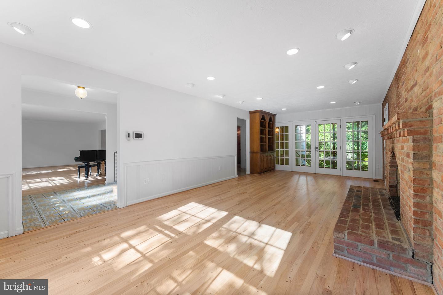 1560 FOREST VILLA LN, MCLEAN, Virginia 22101, 5 Bedrooms Bedrooms, ,3 BathroomsBathrooms,Residential,For sale,1560 FOREST VILLA LN,VAFX2267058 MLS # VAFX2267058