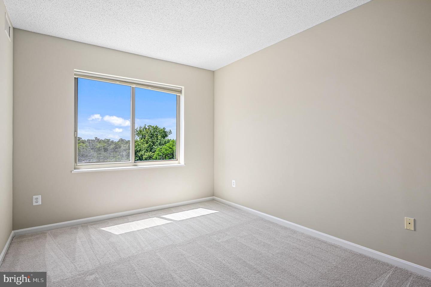 19355 CYPRESS RIDGE TER #802, LEESBURG, Virginia 20176, 3 Bedrooms Bedrooms, ,2 BathroomsBathrooms,Residential,For sale,19355 CYPRESS RIDGE TER #802,VALO2114060 MLS # VALO2114060