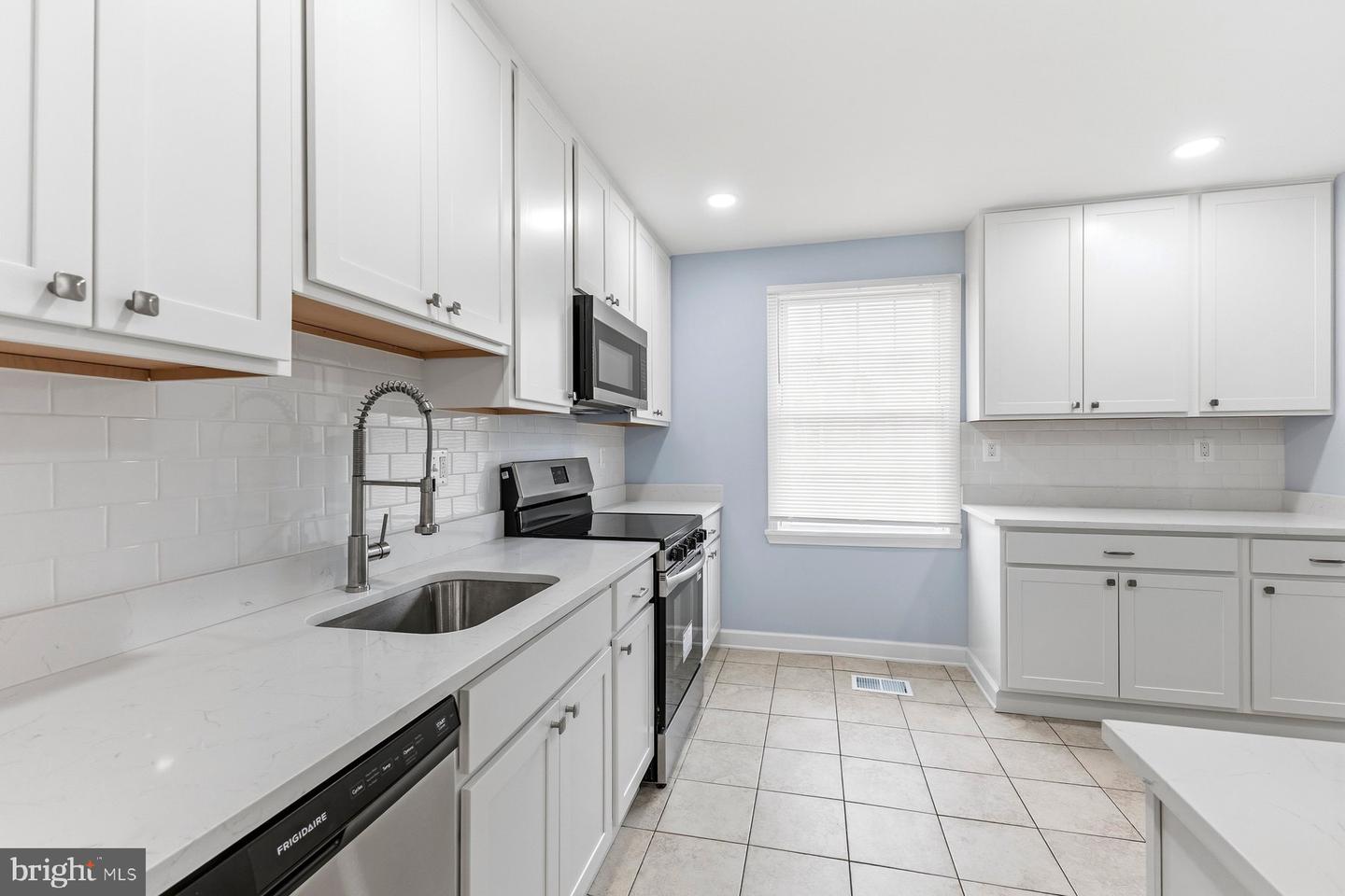 7233 EVANSTON RD, SPRINGFIELD, Virginia 22150, 3 Bedrooms Bedrooms, ,2 BathroomsBathrooms,Residential,For sale,7233 EVANSTON RD,VAFX2287142 MLS # VAFX2287142