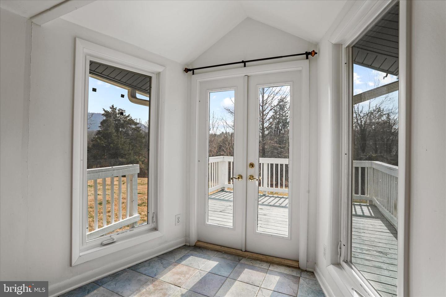 565 S RIVER, FRONT ROYAL, Virginia 22630, 3 Bedrooms Bedrooms, 6 Rooms Rooms,2 BathroomsBathrooms,Residential,For sale,565 S RIVER,VAWR2013448 MLS # VAWR2013448