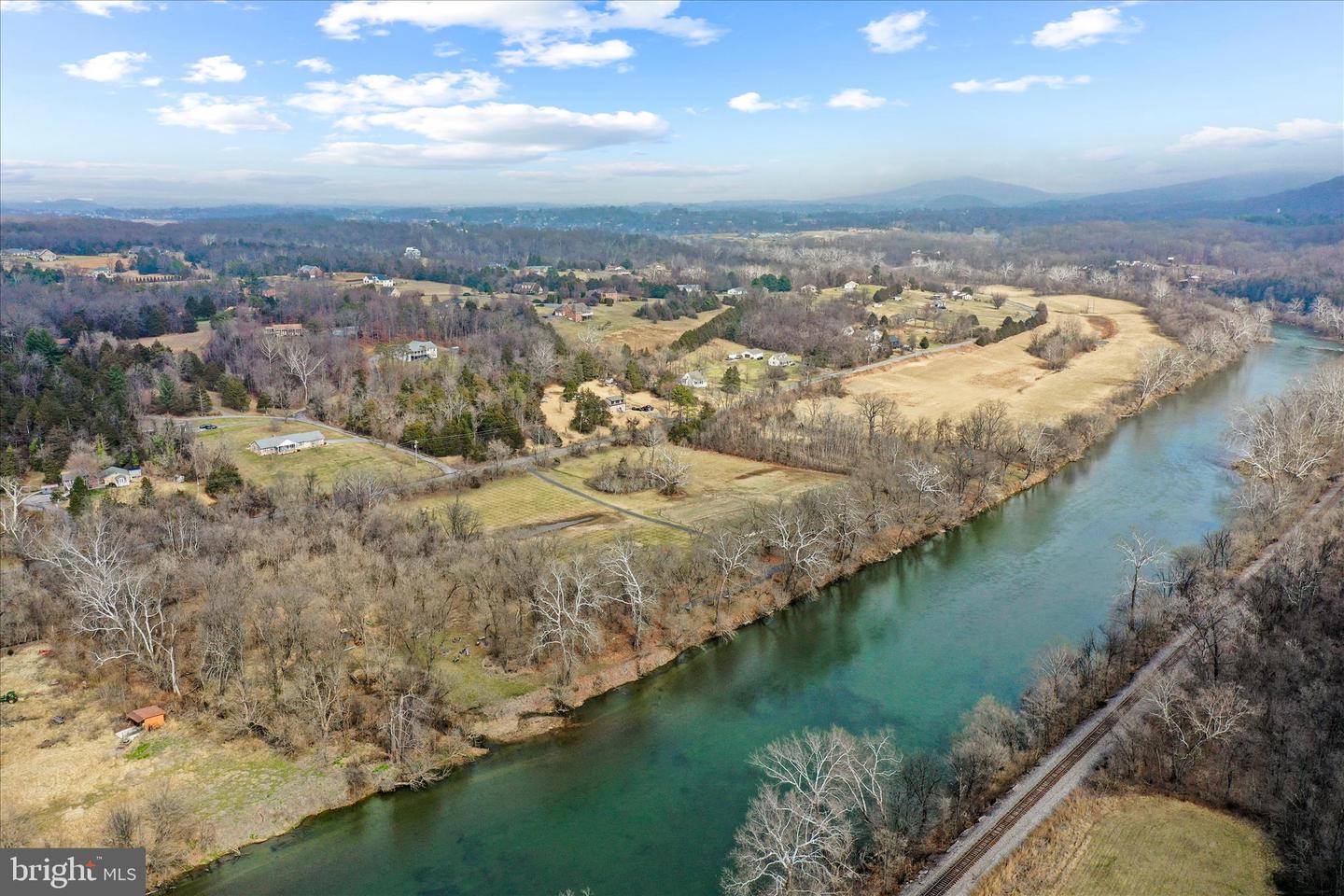 565 S RIVER, FRONT ROYAL, Virginia 22630, 3 Bedrooms Bedrooms, 6 Rooms Rooms,2 BathroomsBathrooms,Residential,For sale,565 S RIVER,VAWR2013448 MLS # VAWR2013448