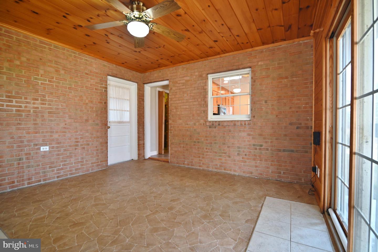 472 HONEYSUCKLE RD, ELKTON, Virginia 22827, 3 Bedrooms Bedrooms, ,2 BathroomsBathrooms,Residential,For sale,472 HONEYSUCKLE RD,VARO2002864 MLS # VARO2002864