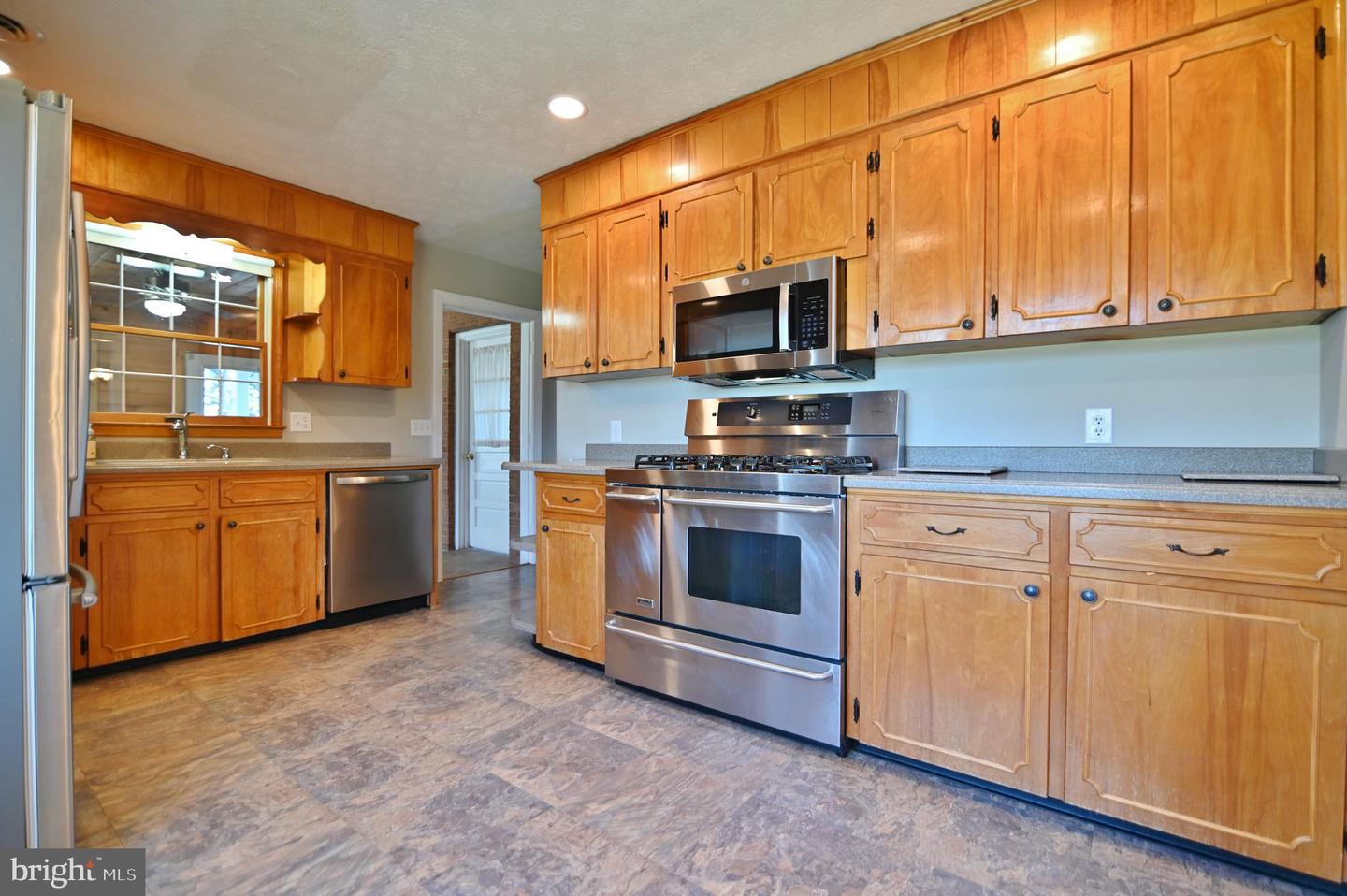 472 HONEYSUCKLE RD, ELKTON, Virginia 22827, 3 Bedrooms Bedrooms, ,2 BathroomsBathrooms,Residential,For sale,472 HONEYSUCKLE RD,VARO2002864 MLS # VARO2002864