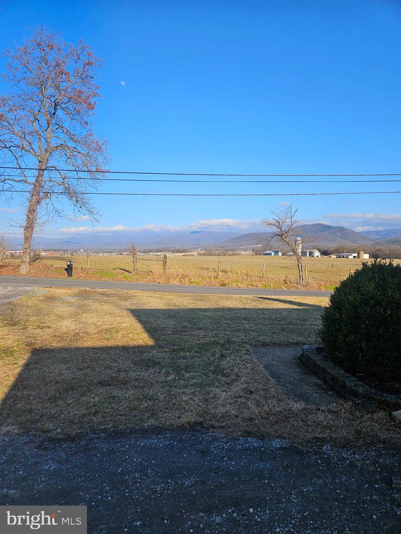 472 HONEYSUCKLE RD, ELKTON, Virginia 22827, 3 Bedrooms Bedrooms, ,2 BathroomsBathrooms,Residential,For sale,472 HONEYSUCKLE RD,VARO2002864 MLS # VARO2002864