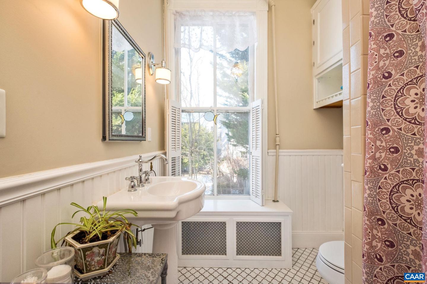 428 MAPLE AVE, WAYNESBORO, Virginia 22980, 4 Bedrooms Bedrooms, ,2 BathroomsBathrooms,Residential,For sale,428 MAPLE AVE,673747 MLS # 673747