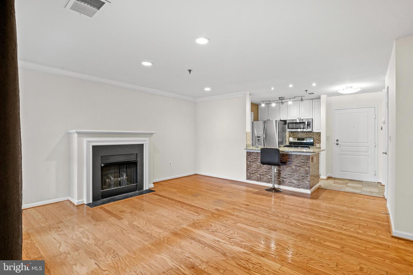 5563 SEMINARY RD #107, FALLS CHURCH, Virginia 22041, 1 Bedroom Bedrooms, ,1 BathroomBathrooms,Residential,For sale,5563 SEMINARY RD #107,VAFX2293254 MLS # VAFX2293254