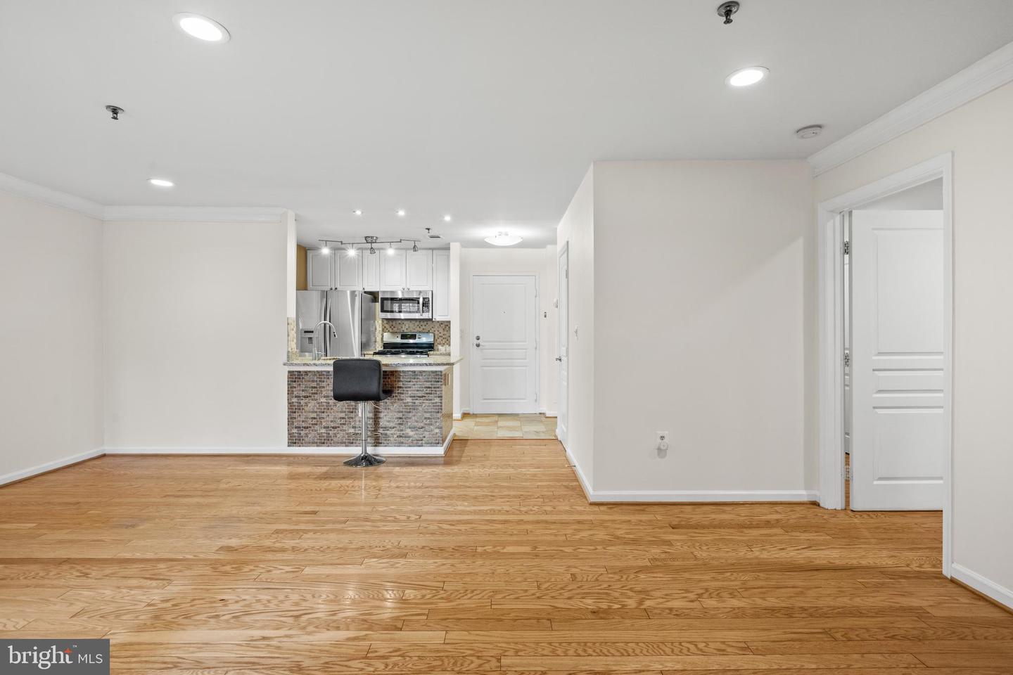 5563 SEMINARY RD #107, FALLS CHURCH, Virginia 22041, 1 Bedroom Bedrooms, ,1 BathroomBathrooms,Residential,For sale,5563 SEMINARY RD #107,VAFX2293254 MLS # VAFX2293254