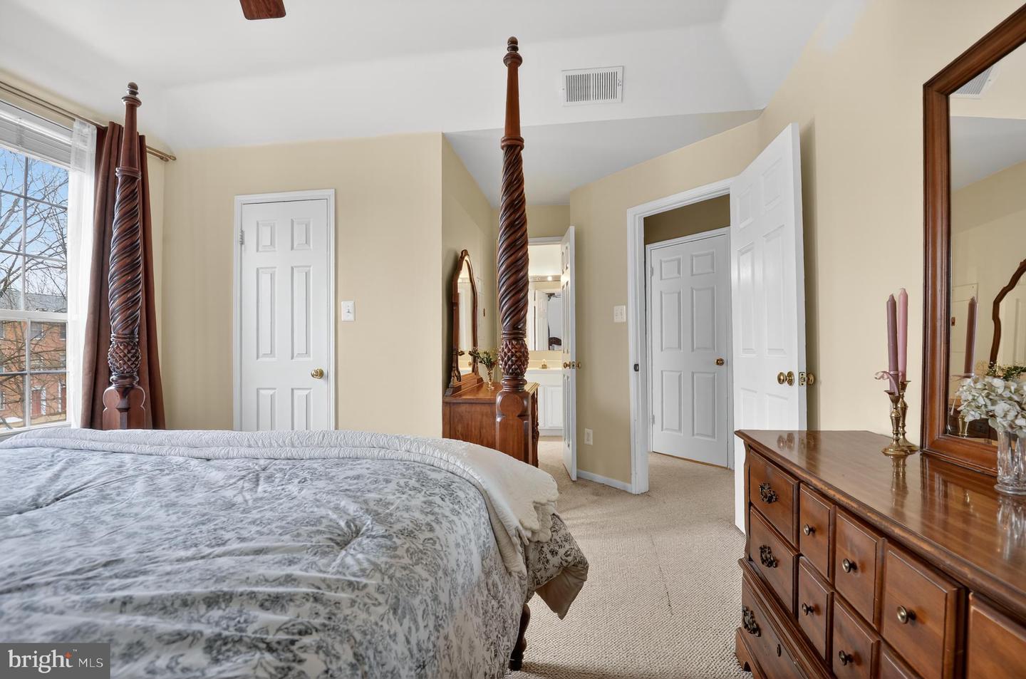 678 GATEWAY DR SE #912, LEESBURG, Virginia 20175, 2 Bedrooms Bedrooms, ,1 BathroomBathrooms,Residential,For sale,678 GATEWAY DR SE #912,VALO2117012 MLS # VALO2117012