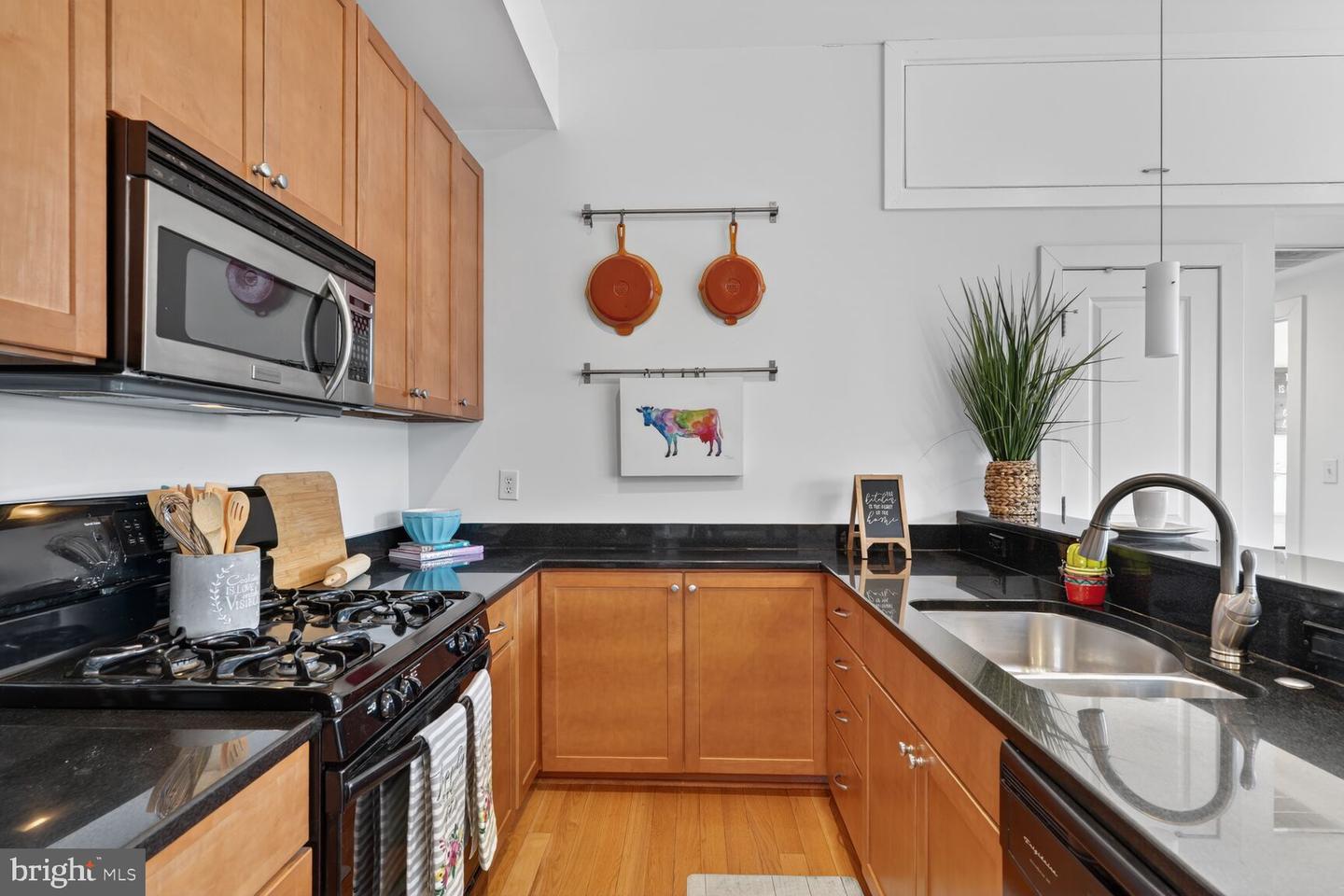1240 4TH ST NW #300, WASHINGTON, District Of Columbia 20001, 2 Bedrooms Bedrooms, 4 Rooms Rooms,2 BathroomsBathrooms,Residential,For sale,1240 4TH ST NW #300,DCDC2248504 MLS # DCDC2248504
