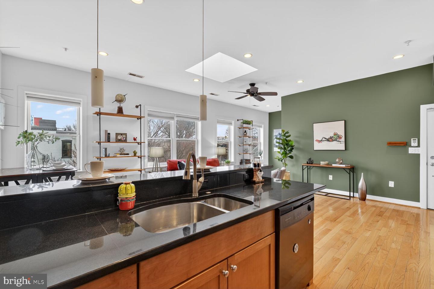 1240 4TH ST NW #300, WASHINGTON, District Of Columbia 20001, 2 Bedrooms Bedrooms, 4 Rooms Rooms,2 BathroomsBathrooms,Residential,For sale,1240 4TH ST NW #300,DCDC2248504 MLS # DCDC2248504