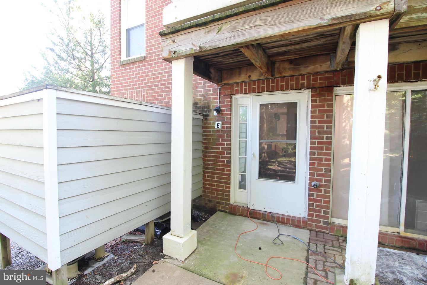 3150-E ANCHORWAY CT, FALLS CHURCH, Virginia 22042, 1 Bedroom Bedrooms, 2 Rooms Rooms,1 BathroomBathrooms,Residential,For sale,3150-E ANCHORWAY CT,VAFX2293880 MLS # VAFX2293880