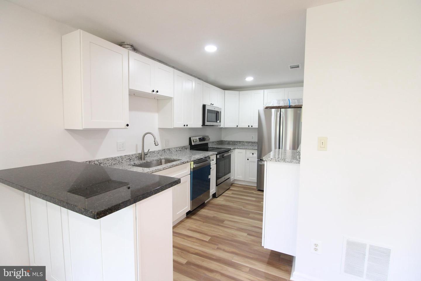 3150-E ANCHORWAY CT, FALLS CHURCH, Virginia 22042, 1 Bedroom Bedrooms, 2 Rooms Rooms,1 BathroomBathrooms,Residential,For sale,3150-E ANCHORWAY CT,VAFX2293880 MLS # VAFX2293880