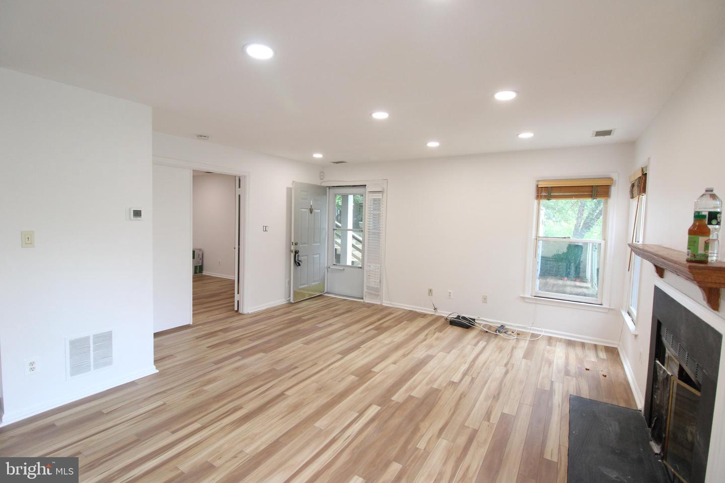 3150-E ANCHORWAY CT, FALLS CHURCH, Virginia 22042, 1 Bedroom Bedrooms, 2 Rooms Rooms,1 BathroomBathrooms,Residential,For sale,3150-E ANCHORWAY CT,VAFX2293880 MLS # VAFX2293880