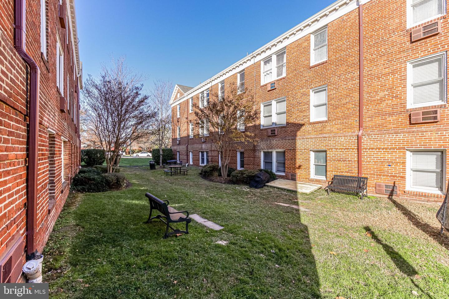 922 S WASHINGTON ST #311, ALEXANDRIA, Virginia 22314, 2 Bedrooms Bedrooms, ,1 BathroomBathrooms,Residential,For sale,922 S WASHINGTON ST #311,VAAX2054756 MLS # VAAX2054756