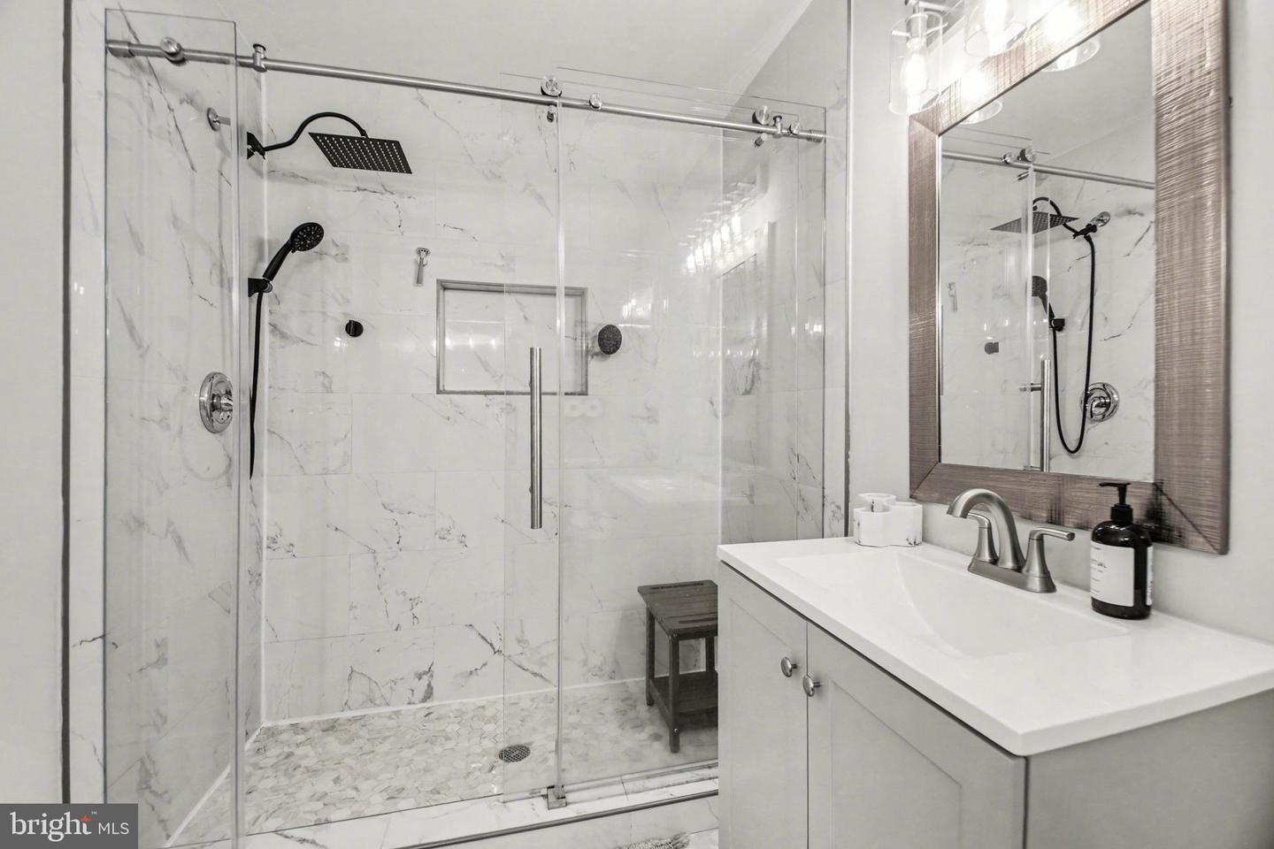 13450 ORANGEWOOD DR, WOODBRIDGE, Virginia 22193, 5 Bedrooms Bedrooms, 13 Rooms Rooms,3 BathroomsBathrooms,Residential,For sale,13450 ORANGEWOOD DR,VAPW2113780 MLS # VAPW2113780